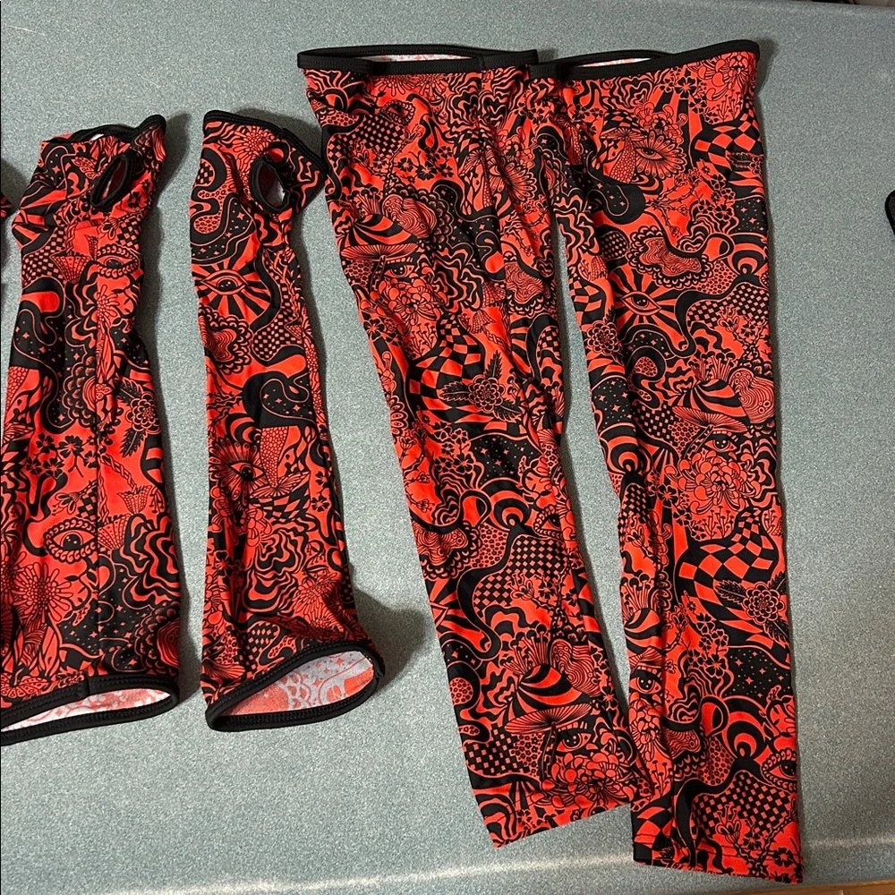 Red and black rave outfit - Picture 3 of 3